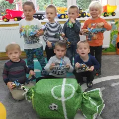Pomysły na dzień chłopaka w przedszkolu, które zachwycą dzieci