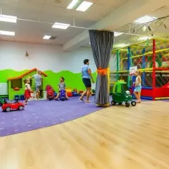 Gdzie na sylwestra z małym dzieckiem? Bezpieczne miejsca z atrakcjami