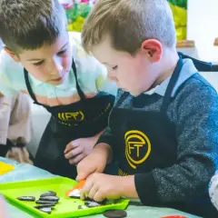 Znaczenie zabawy w rozwoju dziecka: jak wpływa na jego przyszłość