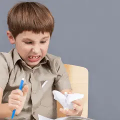 Jak wyciszyć dziecko: skuteczne metody na uspokojenie emocji