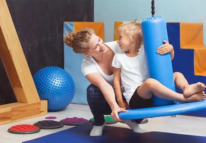 Integracja sensoryczna w domu: skuteczne sposoby na rozwój dziecka