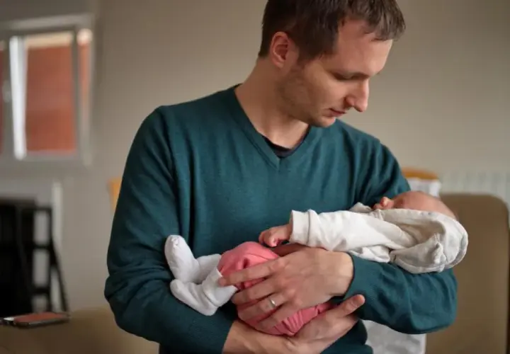 Jaki urlop po urodzeniu dziecka dla ojca? Poznaj swoje prawa i możliwości