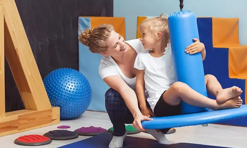 Integracja sensoryczna w domu: skuteczne sposoby na rozwój dziecka