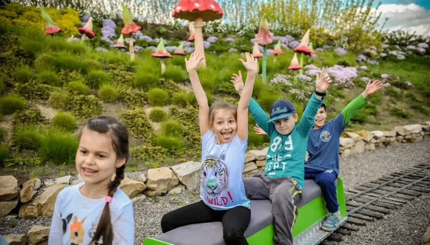 Gdzie na majówkę w Polsce z dzieckiem? Odkryj najlepsze atrakcje!