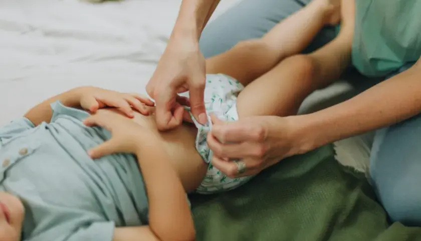 Jak zawinąć dziecko w pieluchę tetrową, aby zapewnić mu komfort