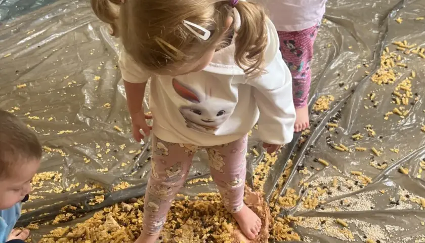 Zabawki sensoryczna DIY: kreatywne pomysły na rozwój dziecka w domu